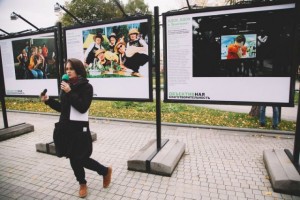 До 23 октября в Москве открыта выставка «ОБЪЕКТИВная благотворительность»
